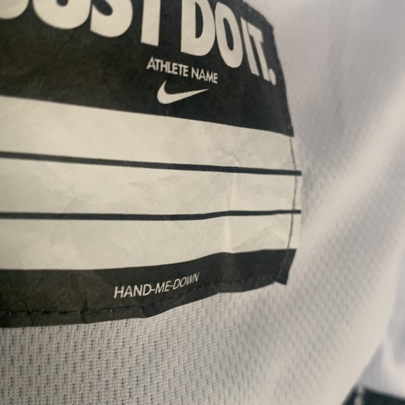 NEW Nike Kids Jacket with ‘Just Do It” print - Picture 3 of 3